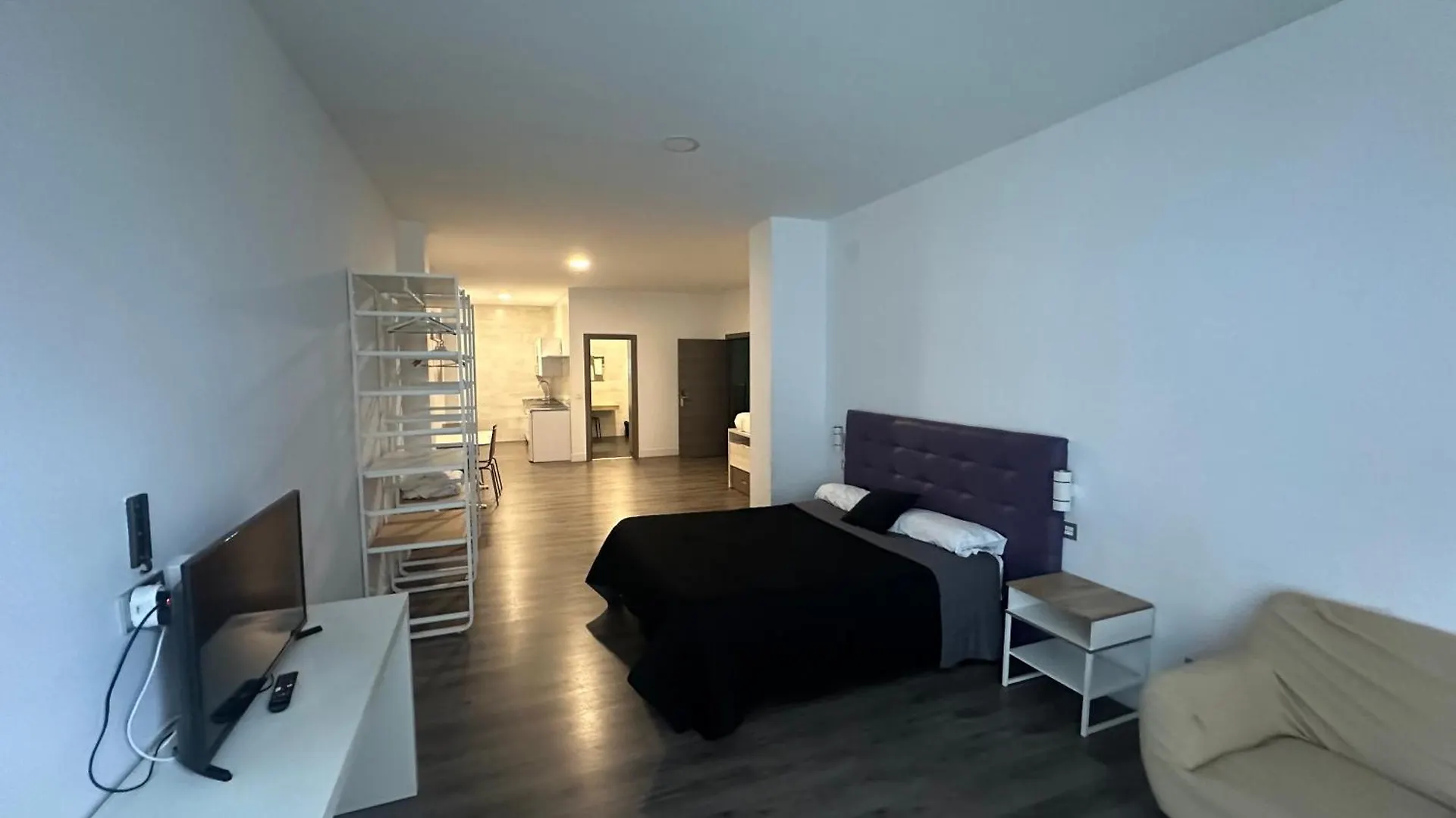 Apartamentos R&K 26B contacts